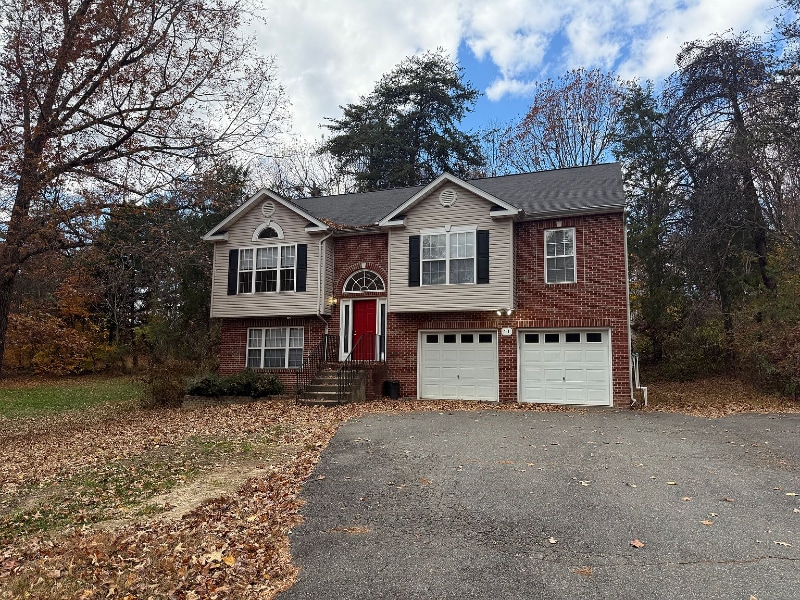 Primary Photo - 11 Trotter Ln