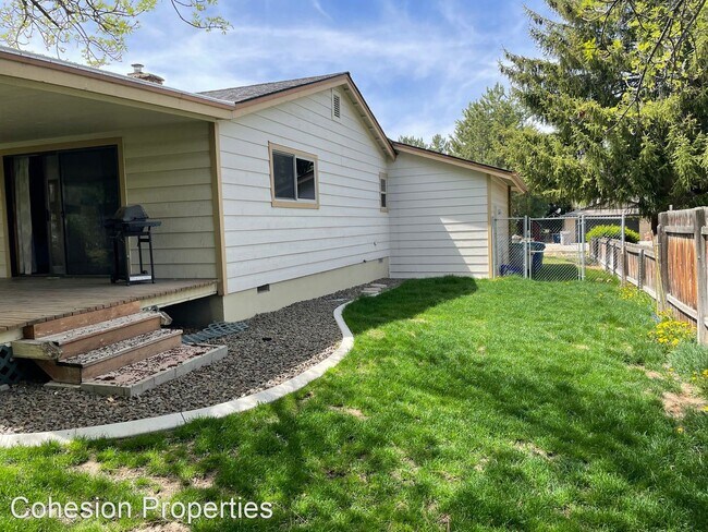 Building Photo - 3 br, 2.5 bath House - 2046 Coloma Way