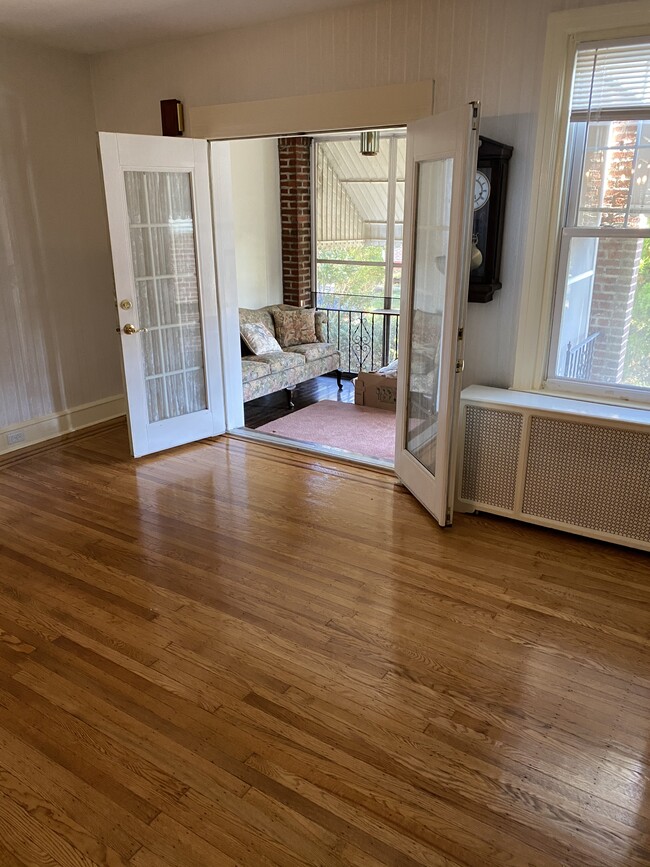 Livingroom/Sunroom - 7347 Chelwynde Ave