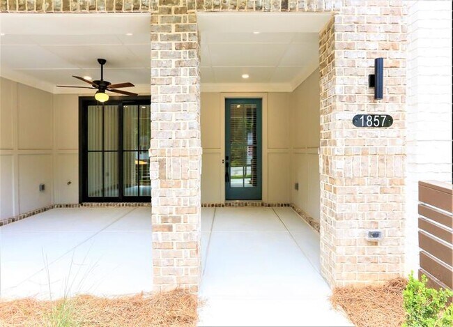 Foto del edificio - 1857 La Dawn Ln NW