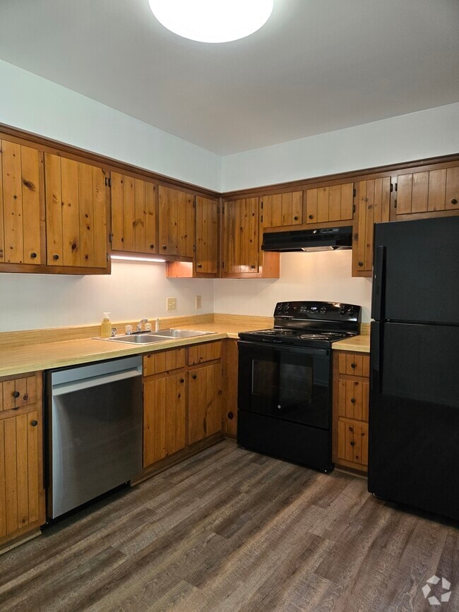 New Appliances, Quiet dishwasher and Ice maker - 2024 Elmhurst Ln