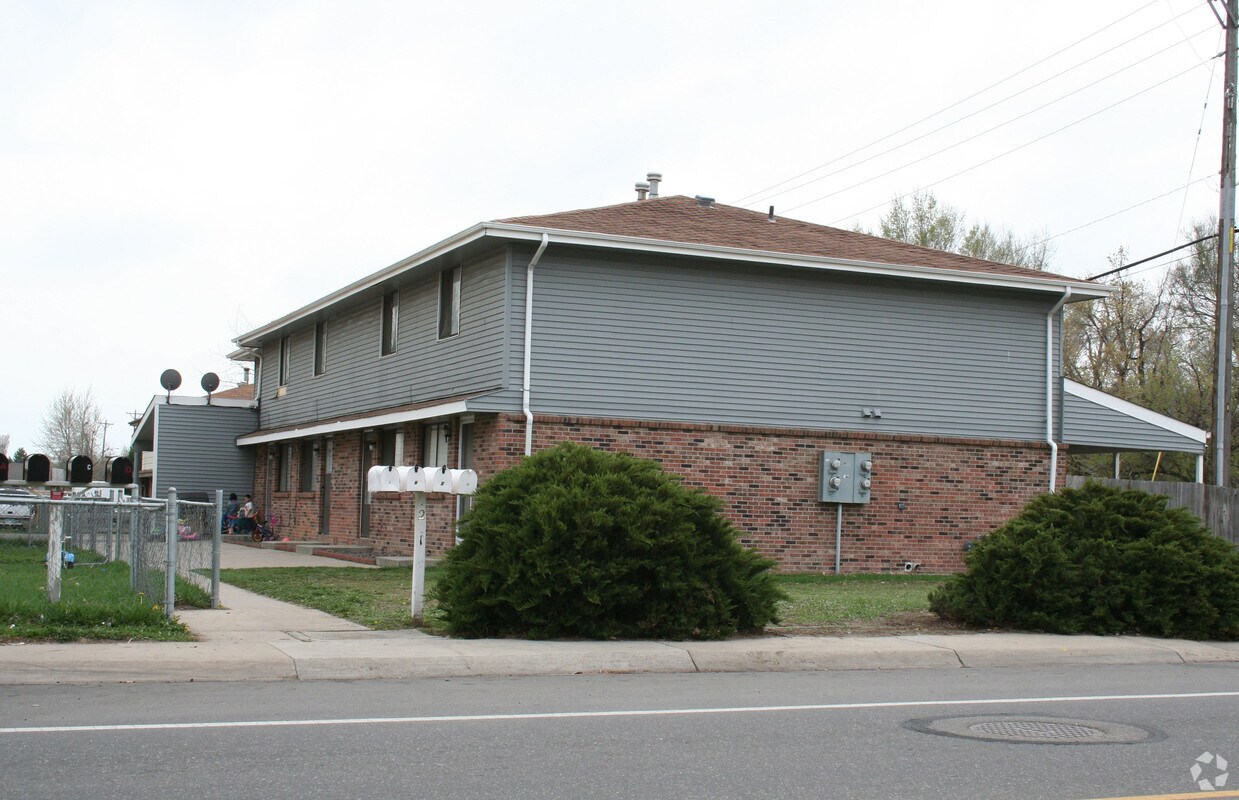 Primary Photo - 201 E Longs Peak Ave