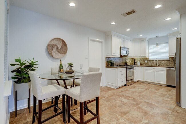 Foto del edificio - 2330 Willowby Dr