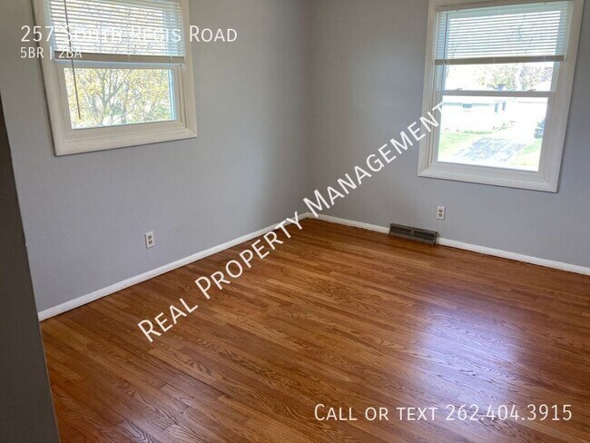 Foto del edificio - 257 S Regis Rd
