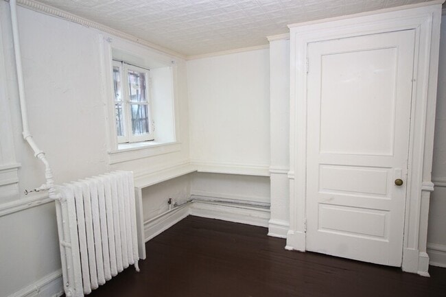 Building Photo - 12 E Read St