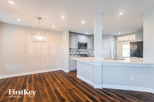 Foto del edificio - 8003 Ginger Park Dr