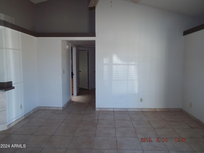 Foto del edificio - 5648 W Villa Theresa Dr