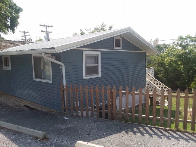 Building Photo - One Bedroom Home