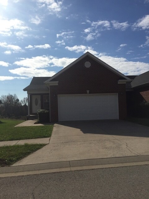 Foto del edificio - 128 Twin Lakes Dr