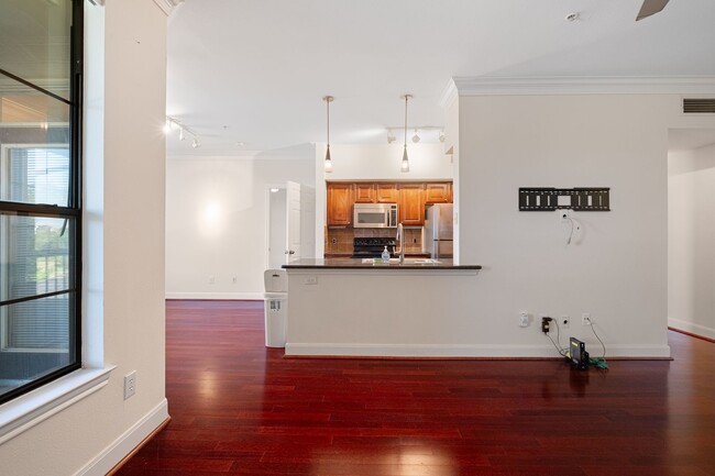 Building Photo - Modern Condo Living Near Downtown Austin & Movie House Theater