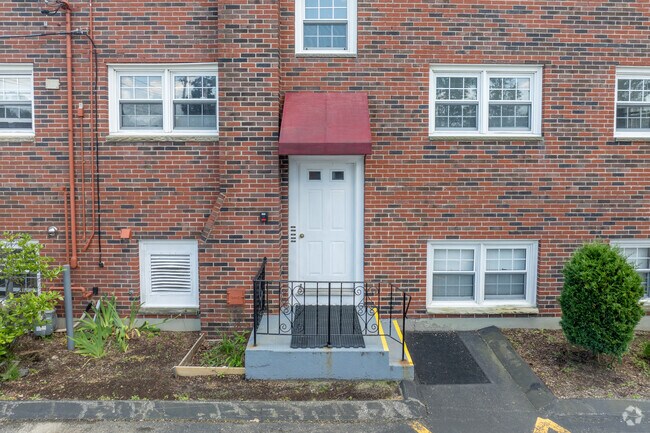 Entrance - 307 Washington St