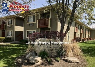 Building Photo - 870 W Belmont Cir
