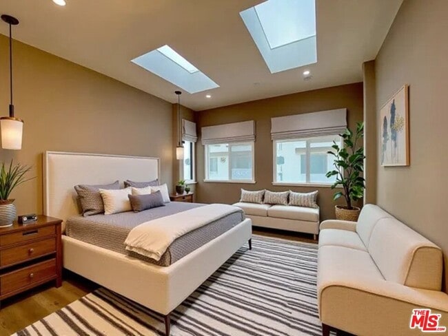 Foto del edificio - 1217 N Virgil Ave