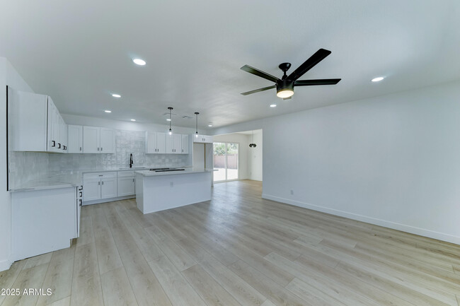 Building Photo - 7757 N 18th Ave