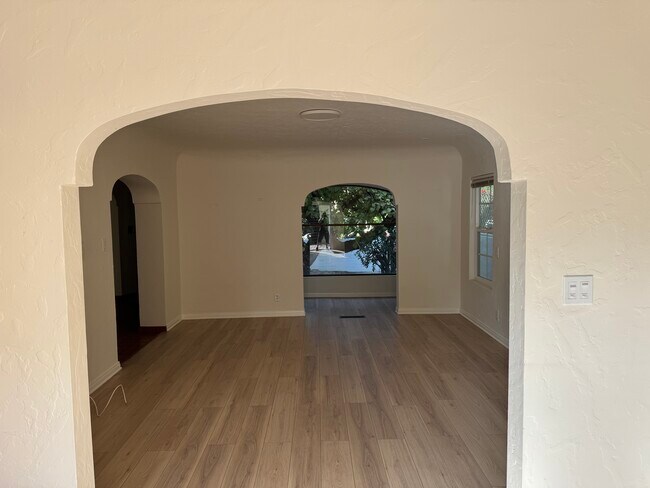 Building Photo - 6128 Maryland Dr