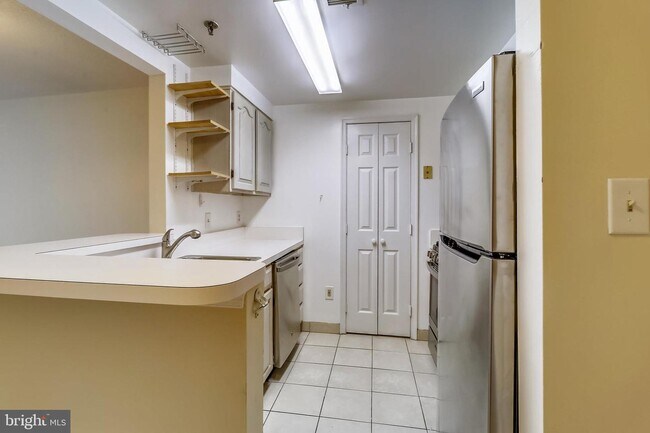 Building Photo - 4808 Moorland Ln