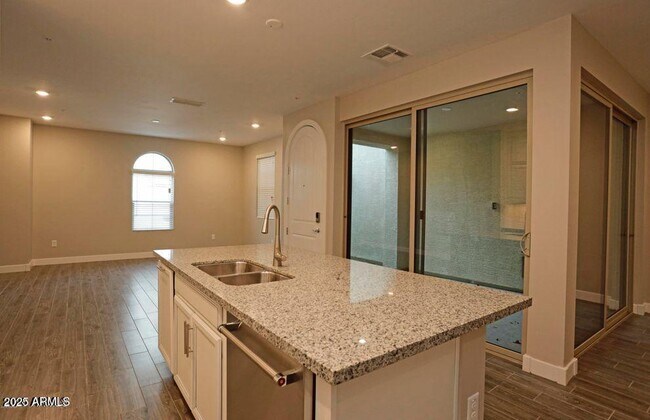 Foto del edificio - 3855 S McQueen Rd