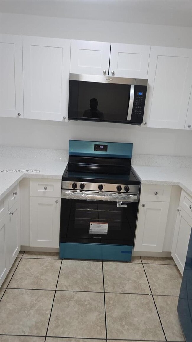 Building Photo - 1095 W 77th St