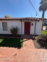 Building Photo - 706 W Taylor St