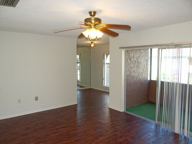 Foto del edificio - 375 114th Ave N