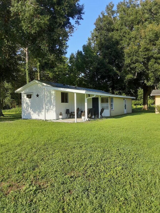 Building Photo - Adorable 2 Bedroom Mobile