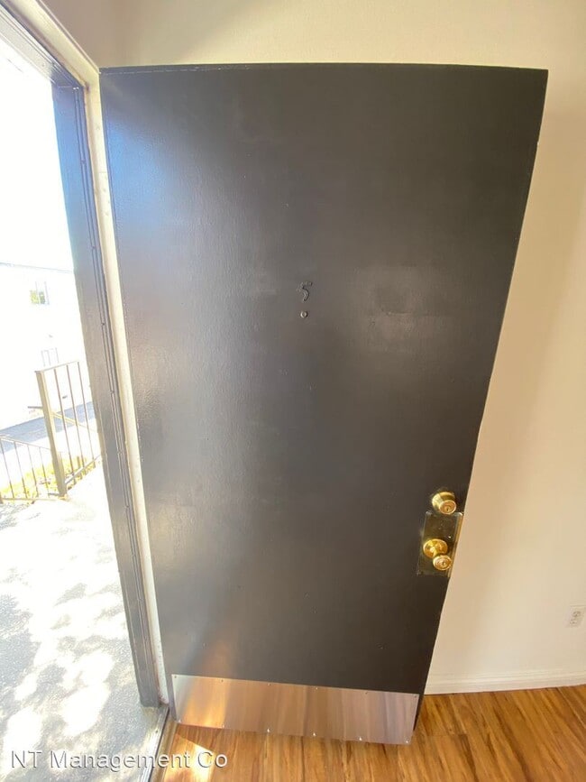 Building Photo - Studio, 1 bath Apartment - 3432 34 Centine...