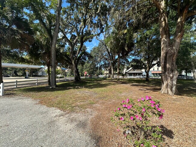Foto del edificio - Low Country Cottage located in the Heart of Bluffton!