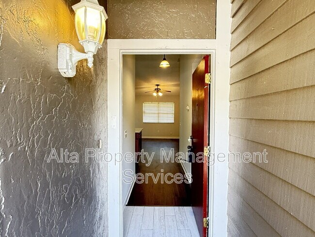 Foto del edificio - 8348 Westover Ct