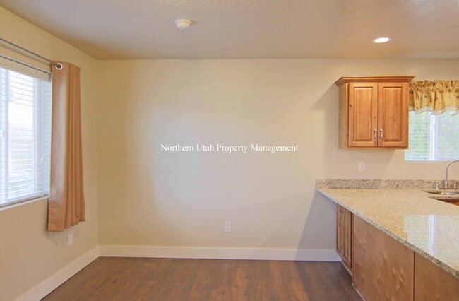 Building Photo - Newer 2 Bed 1 Bath HVAC