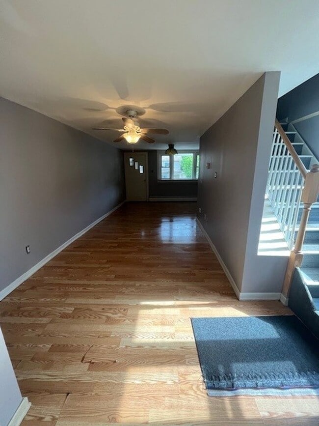 Building Photo - 2 bedroom 2 bathroom