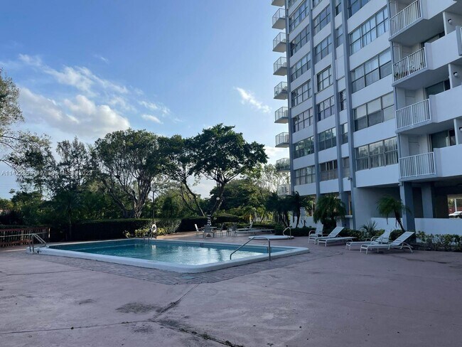 Building Photo - 1200 NE Miami Gardens Dr