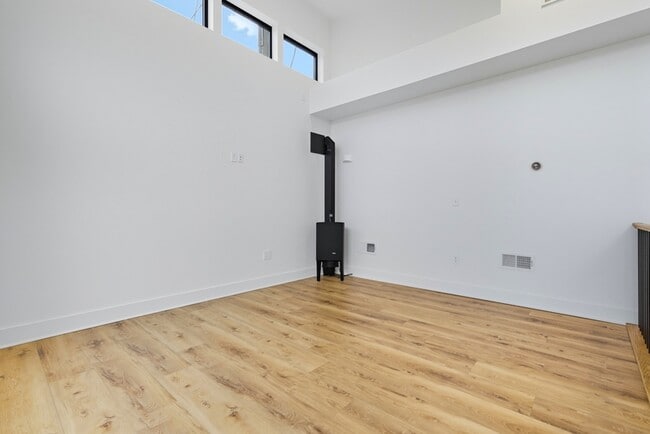Foto del edificio - 3531 Claremont St