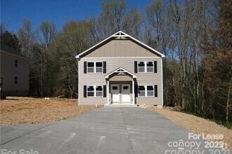 Building Photo - 125 Eastview Dr