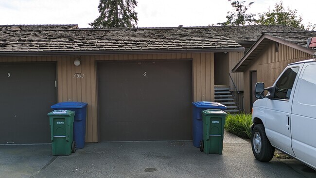 Building Photo - 1511 Eagle Ridge Dr S