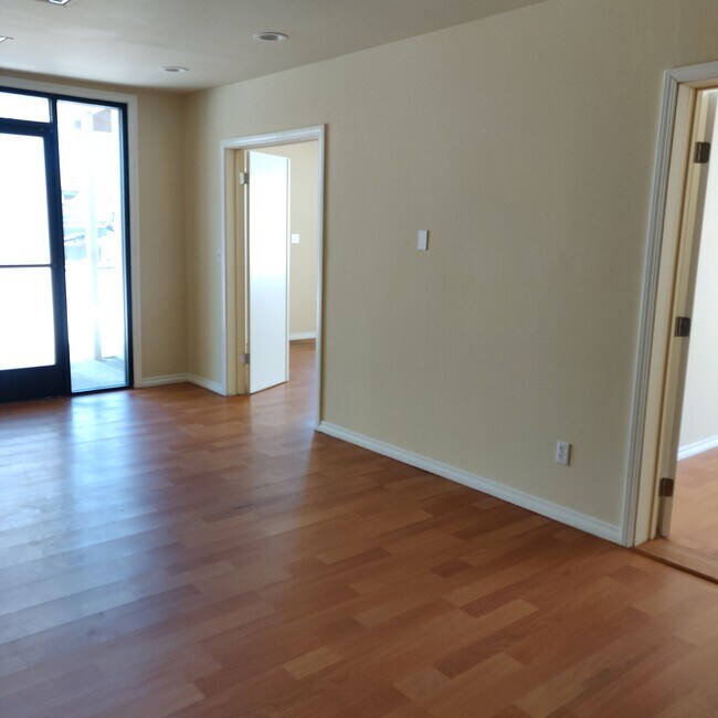 Building Photo - 2145 Tyler Ave