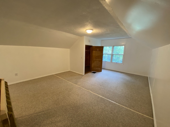 Building Photo - 4637 West River Dr NE