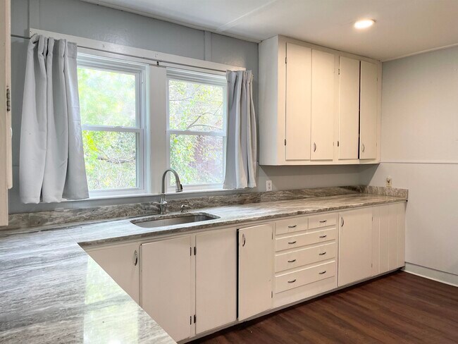 Building Photo - 6 Kensington Rd