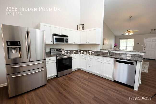 Foto del edificio - 2056 Hidden Pond Dr