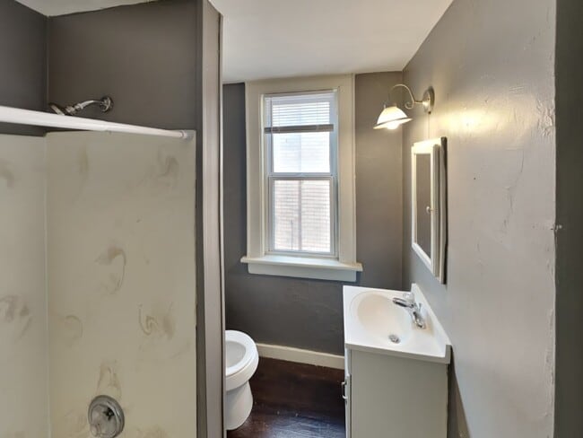 Building Photo - 1528 Neil Ave