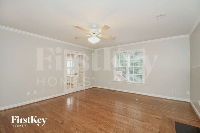 Building Photo - 125 Rustinburg Ct