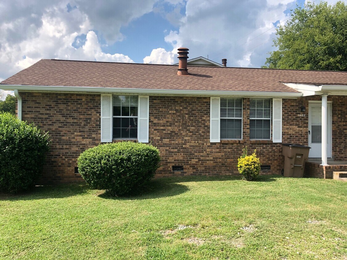 Primary Photo - 1422 Stratford Ave
