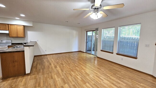 Foto del edificio - 8102 NE 36th Ct