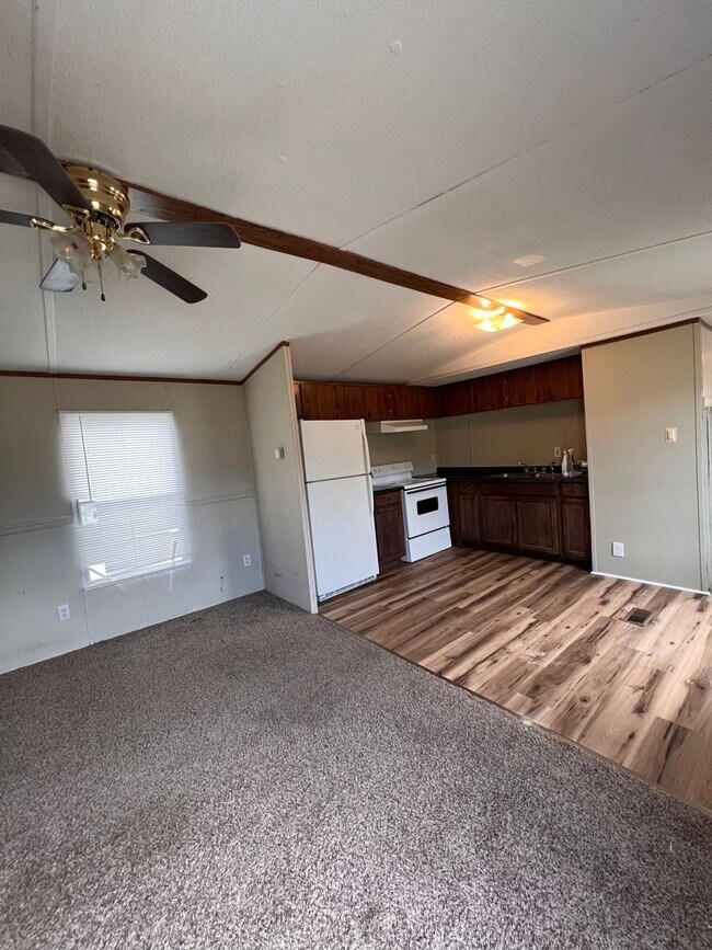 Foto del edificio - Mobile Home with 2 Bed 1 Bath in Benton