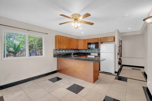 Building Photo - 94-231 Kahuamo Place