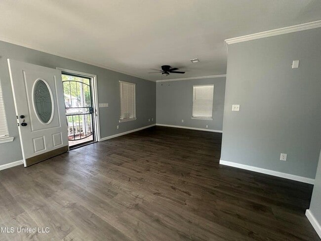 Building Photo - 1113 Beach Ave
