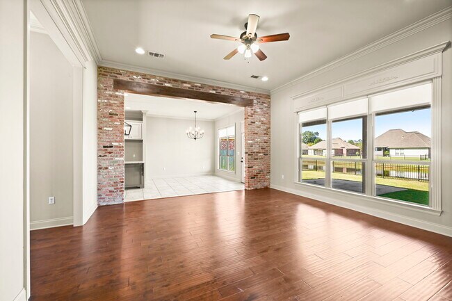 Foto del edificio - 16923 Bradford Ave