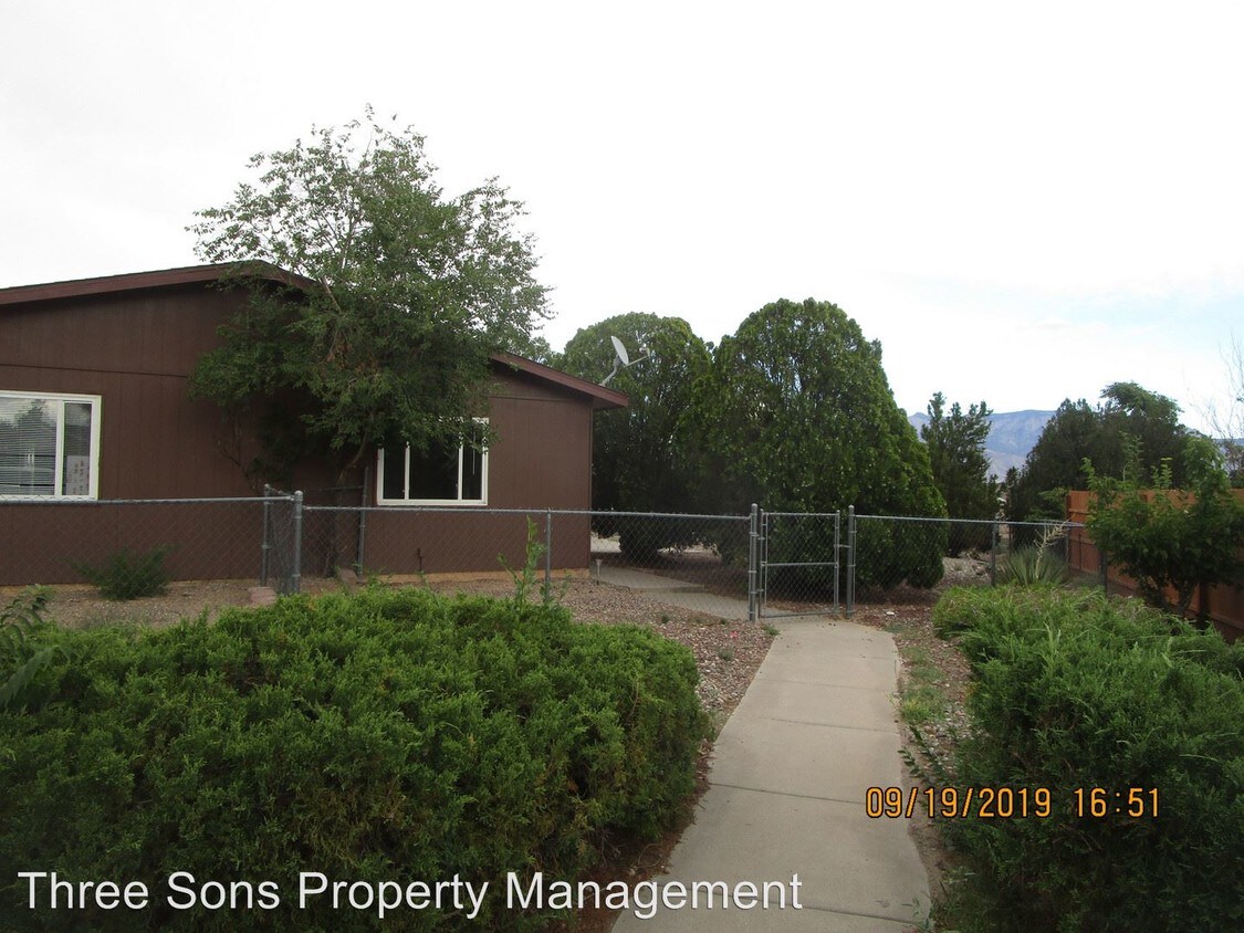 Primary Photo - 902-906 Los Reyes Ct SE