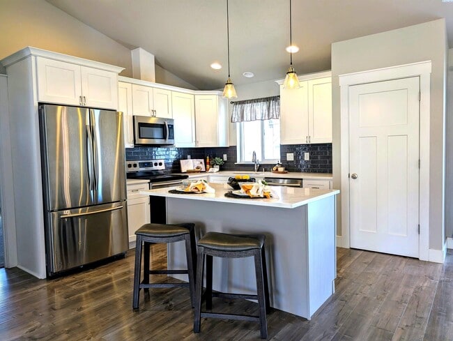 Building Photo - 4 BED HOME FOR RENT IN BENTON CITY MOVE-IN...