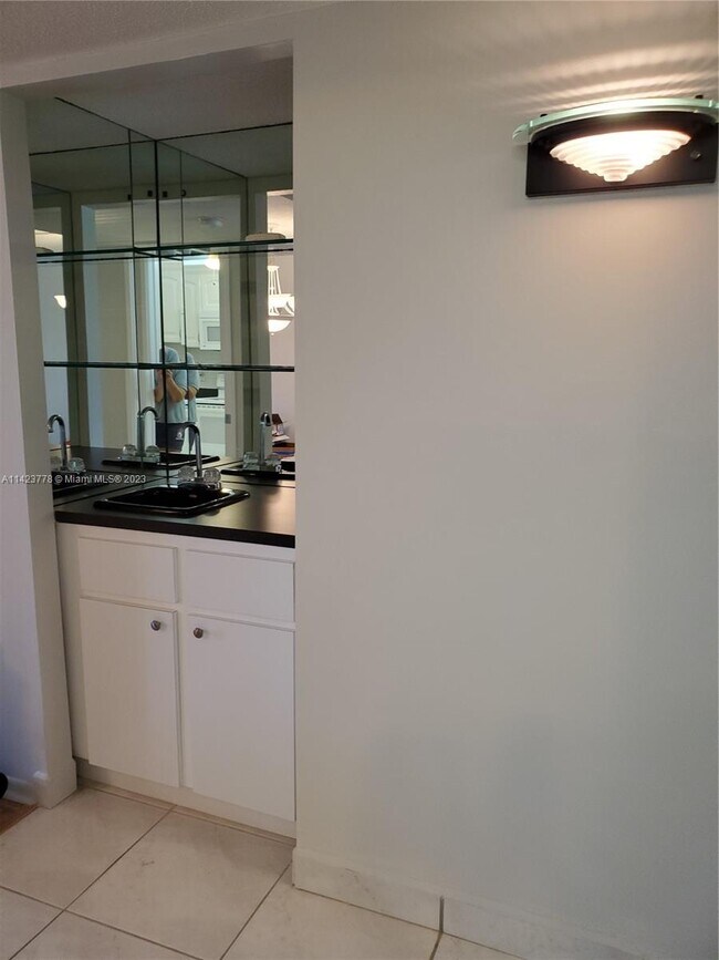 Foto del edificio - 2901 S Palm Aire Dr