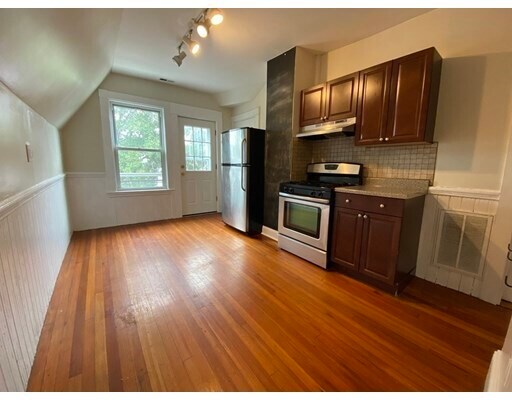 Primary Photo - 5 Kendall St